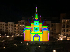 iluminación espectacular de un gran castillo